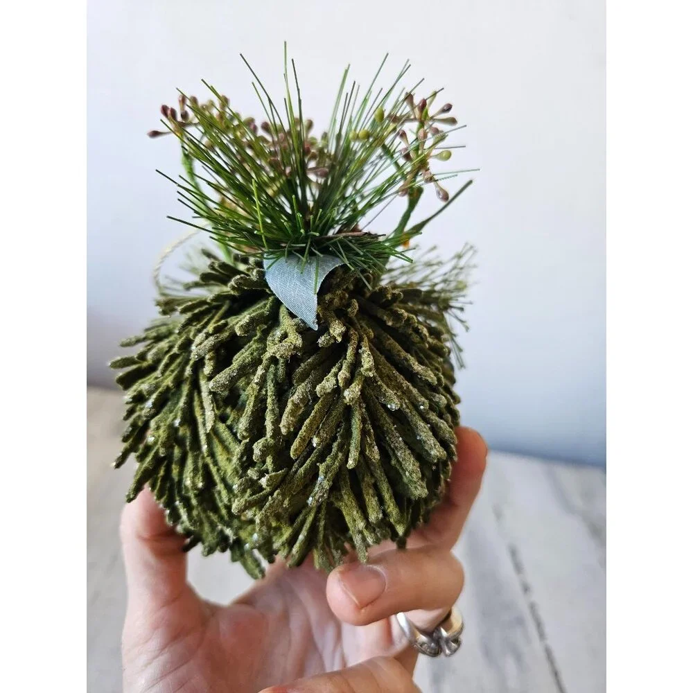 Pier 1‎ Pinecone glitter green evergreen ornament Xmas tree decor